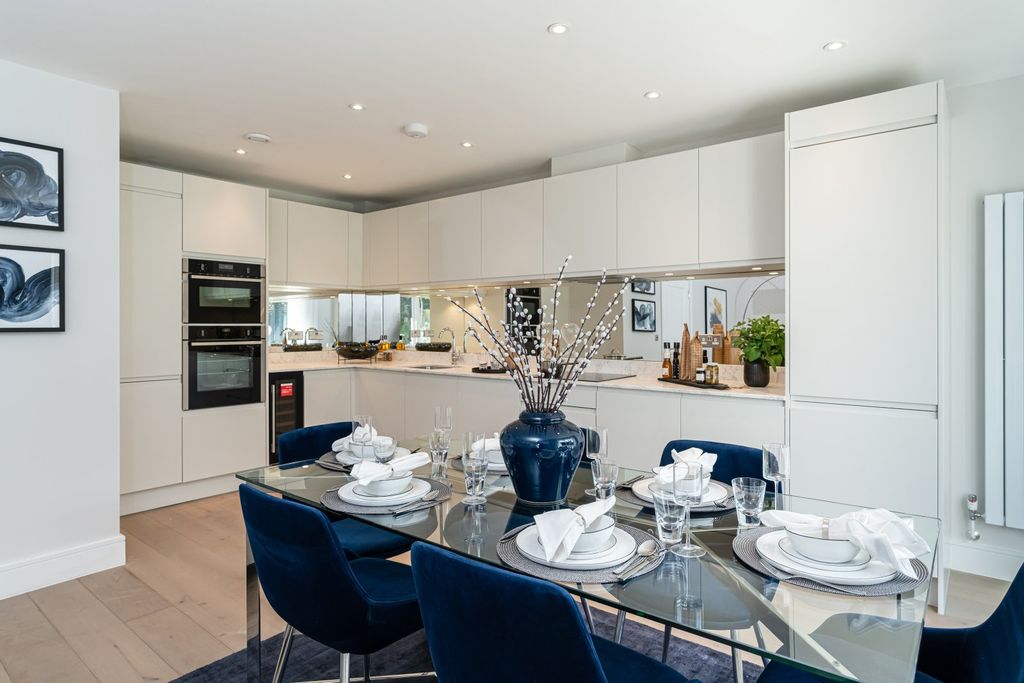 Property photo 1 of 6 Kitchen