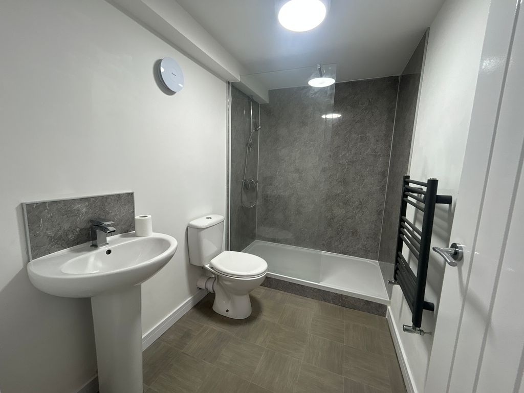 Property photo 2 of 6 Bathroom