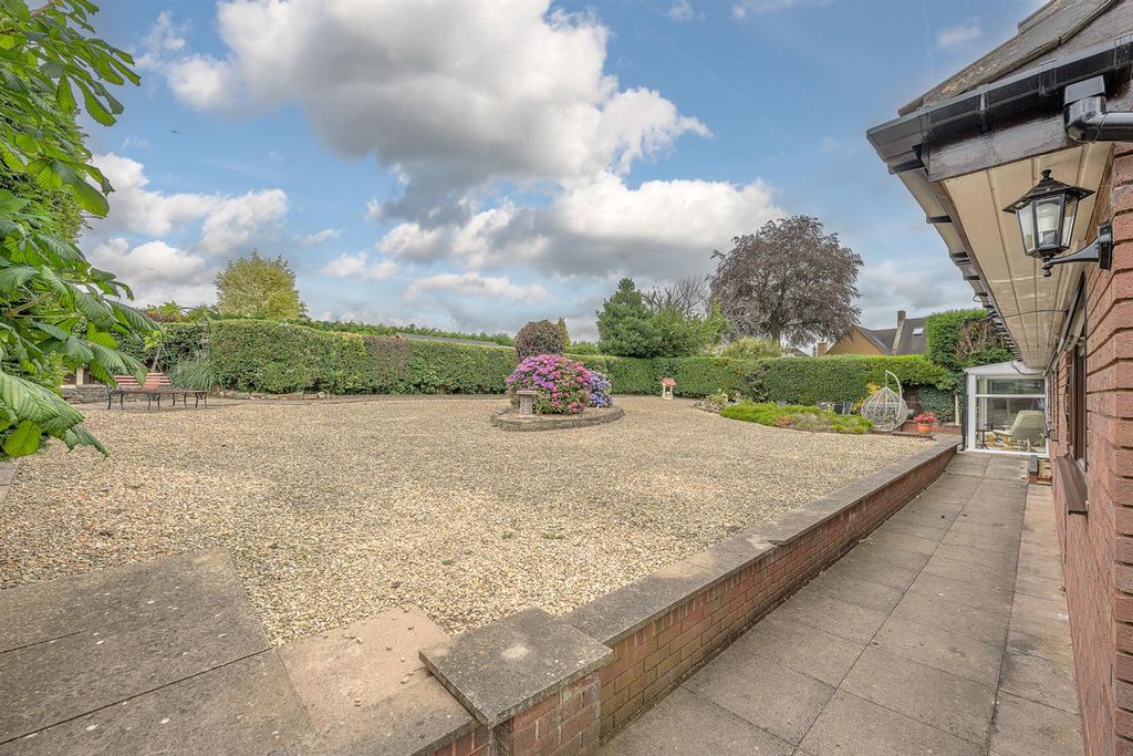 Property photo 2 of 33