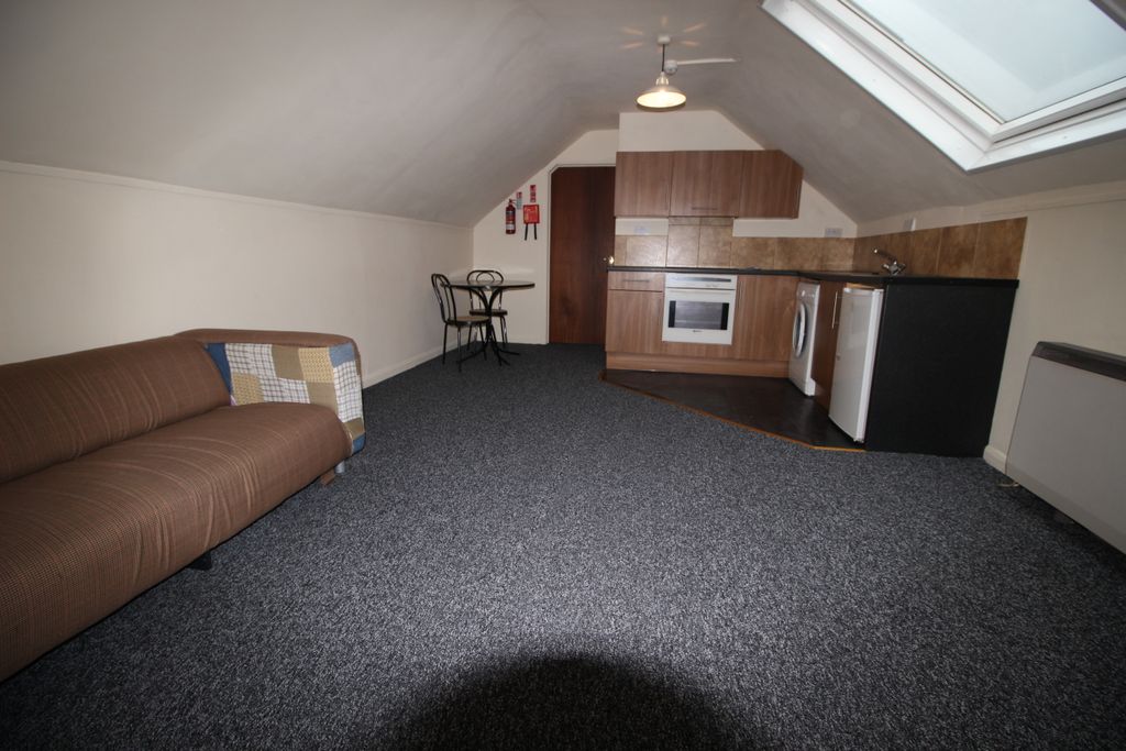 Property photo 3 of 9 Photo 2