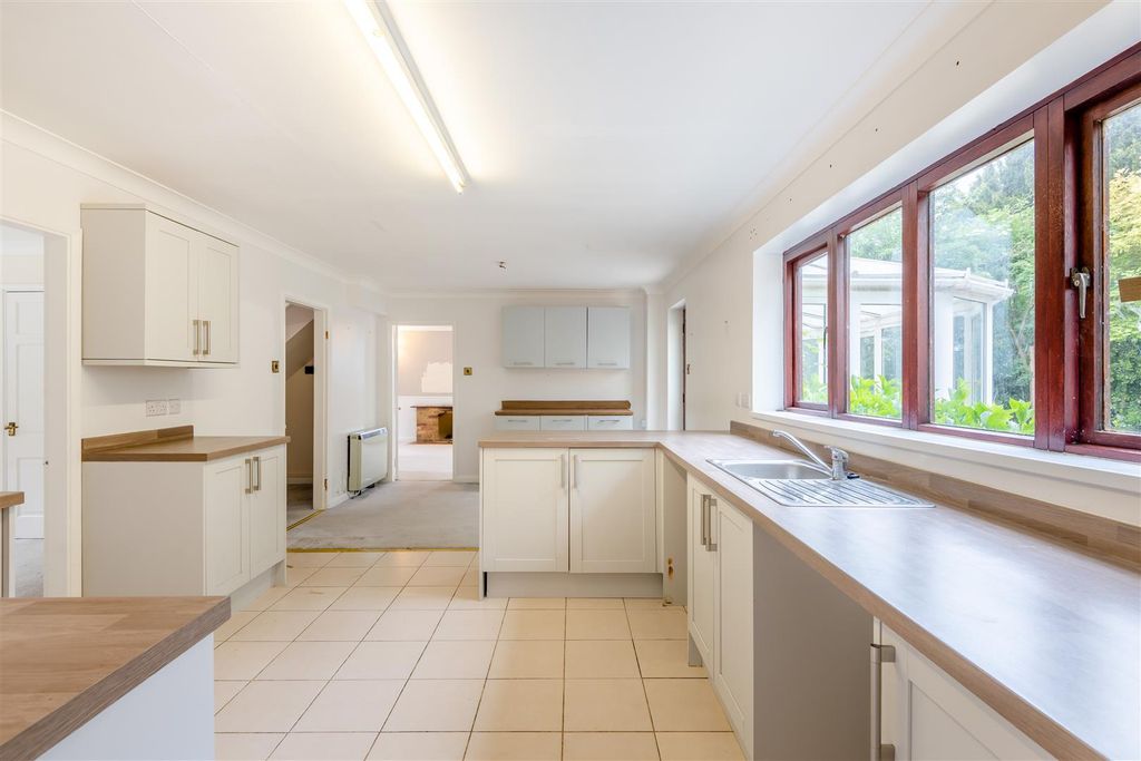 Property photo 3 of 18 8648778-Interior14.Jpg