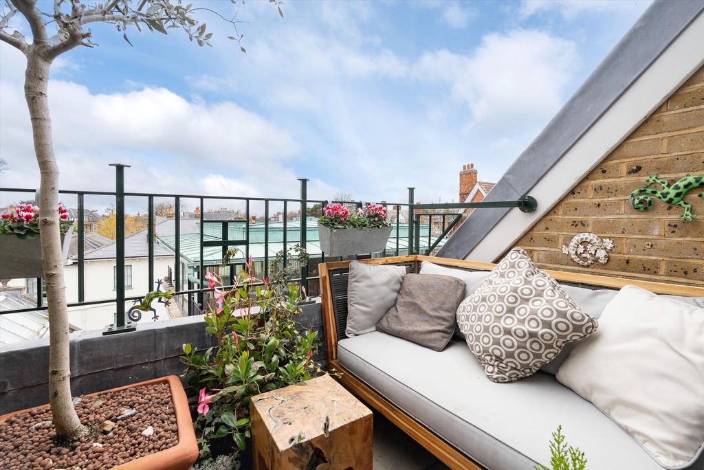 Property photo 3 of 18 Image