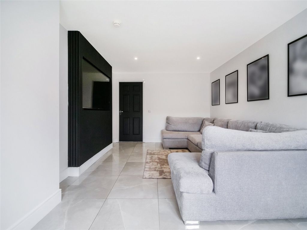 Property photo 3 of 21 Picture No. 03