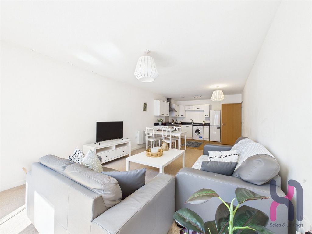 Property photo 2 of 9 Picture No. 19