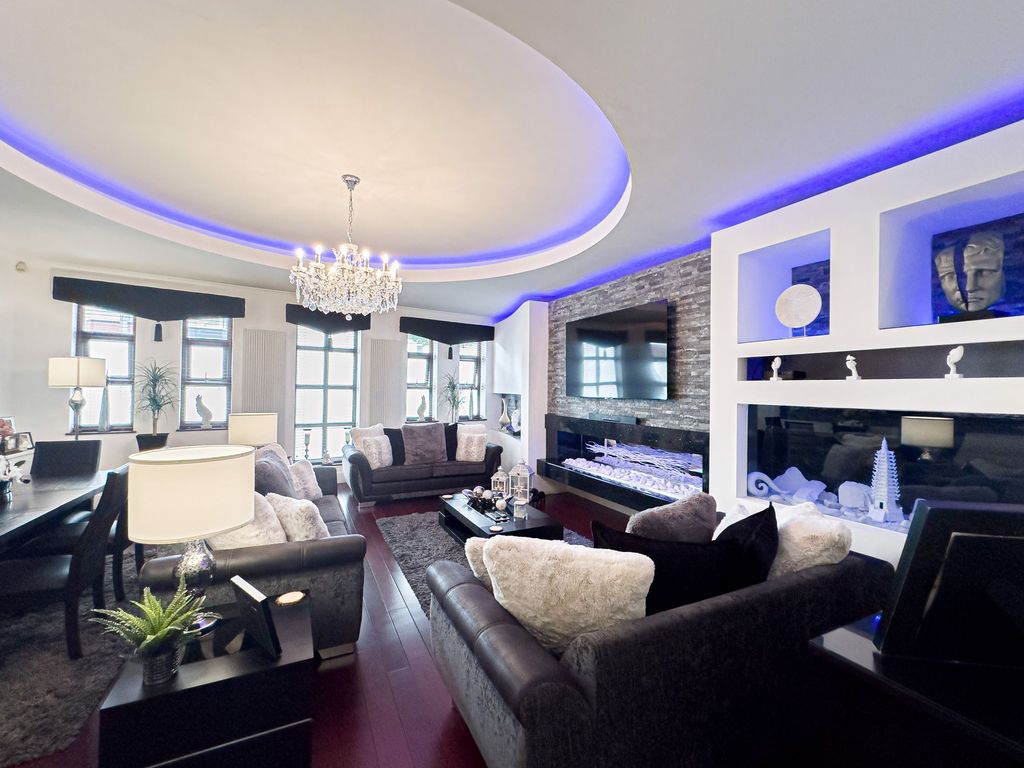 Property photo 3 of 34 Photo 31