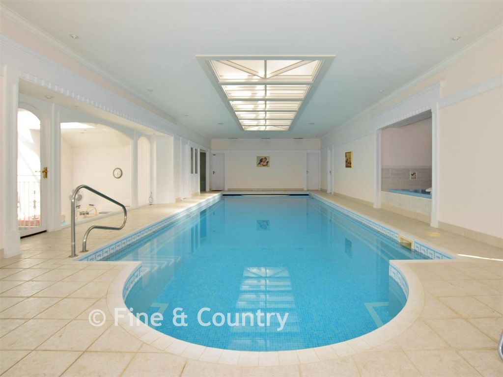Property photo 1 of 19 Swimming Pool