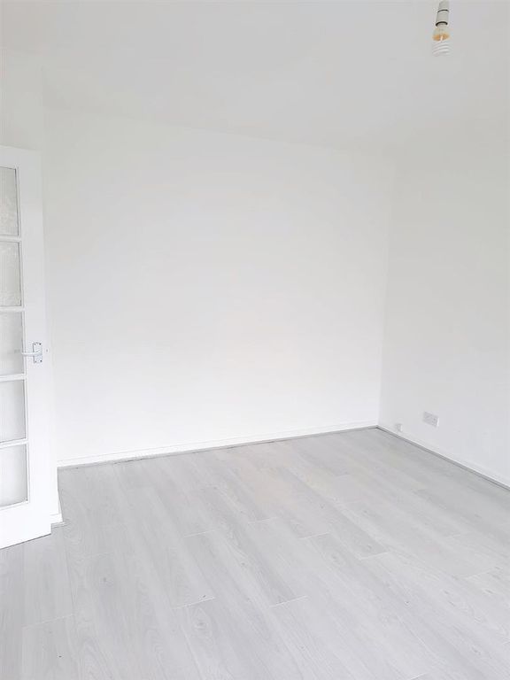 Property photo 3 of 11 10011.Jpg