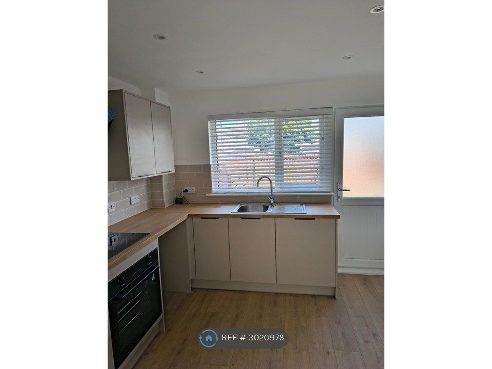 Property photo 3 of 20 Kitchen