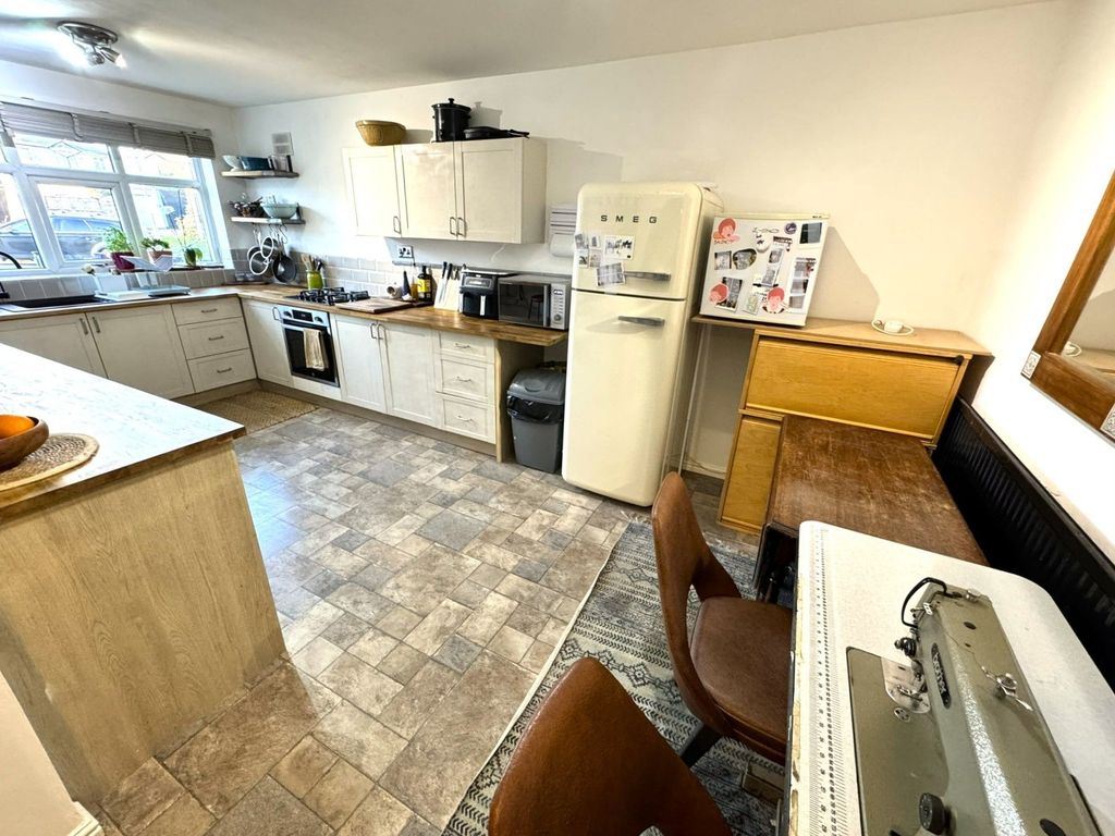 Property photo 3 of 23