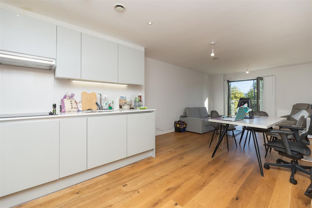 Property photo 3 of 21 92-Hope-Quay-Bs1-14.Jpg