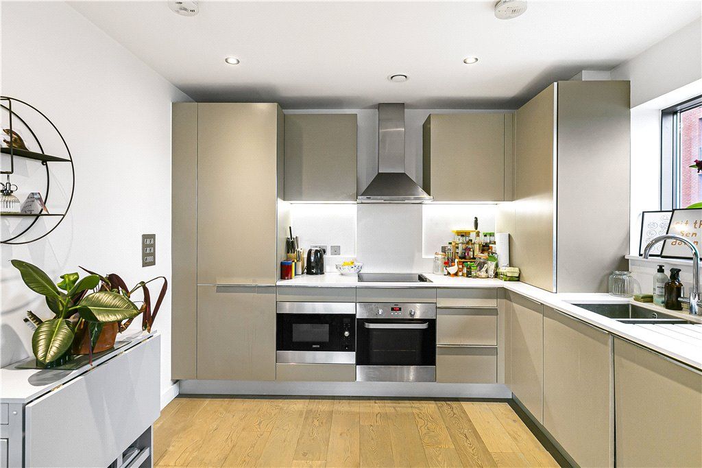 Property photo 3 of 17 Kitchen