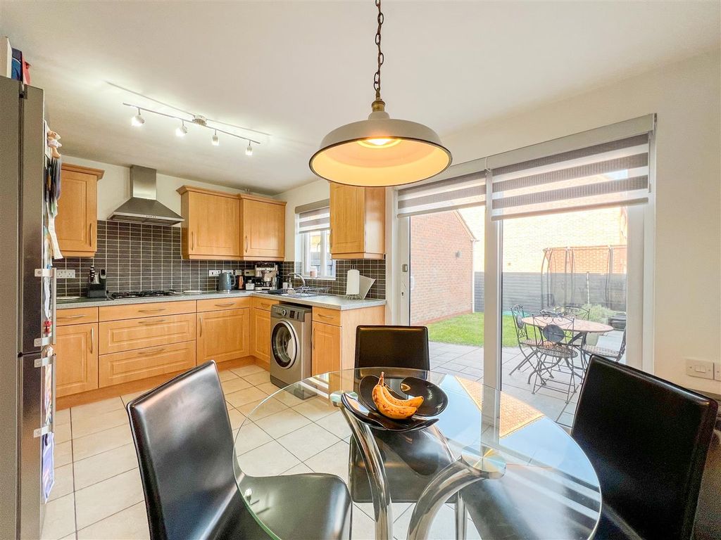 Property photo 3 of 21 Breakfast Kitchen