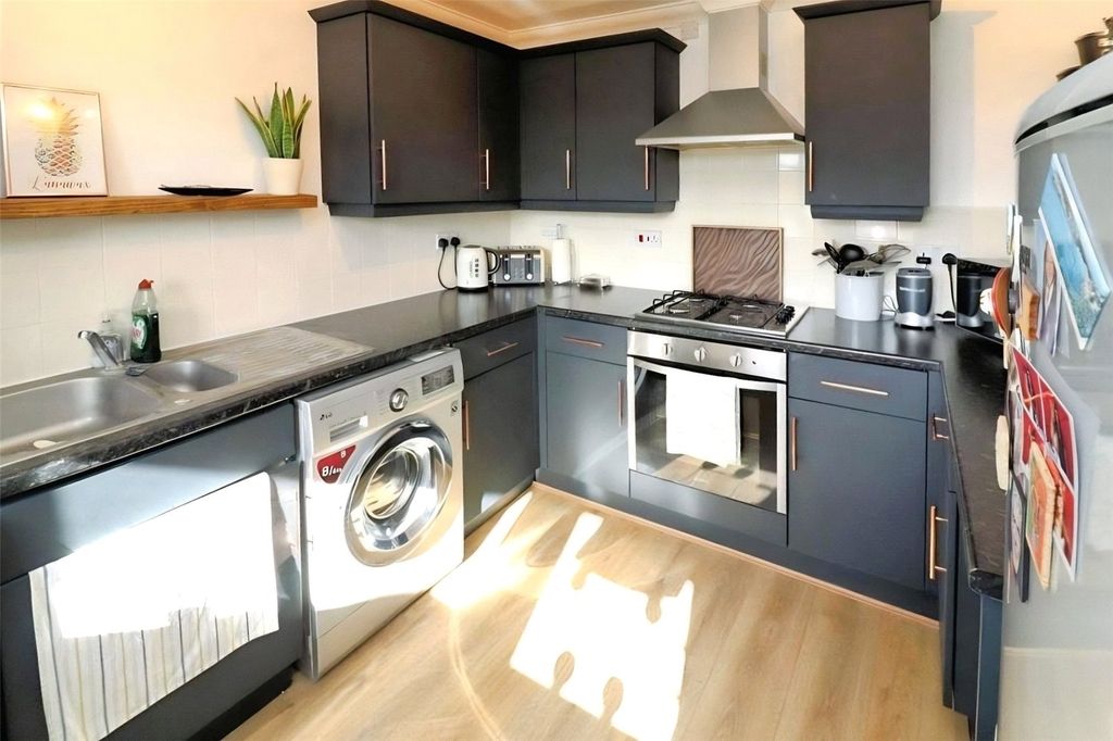Property photo 2 of 8 P