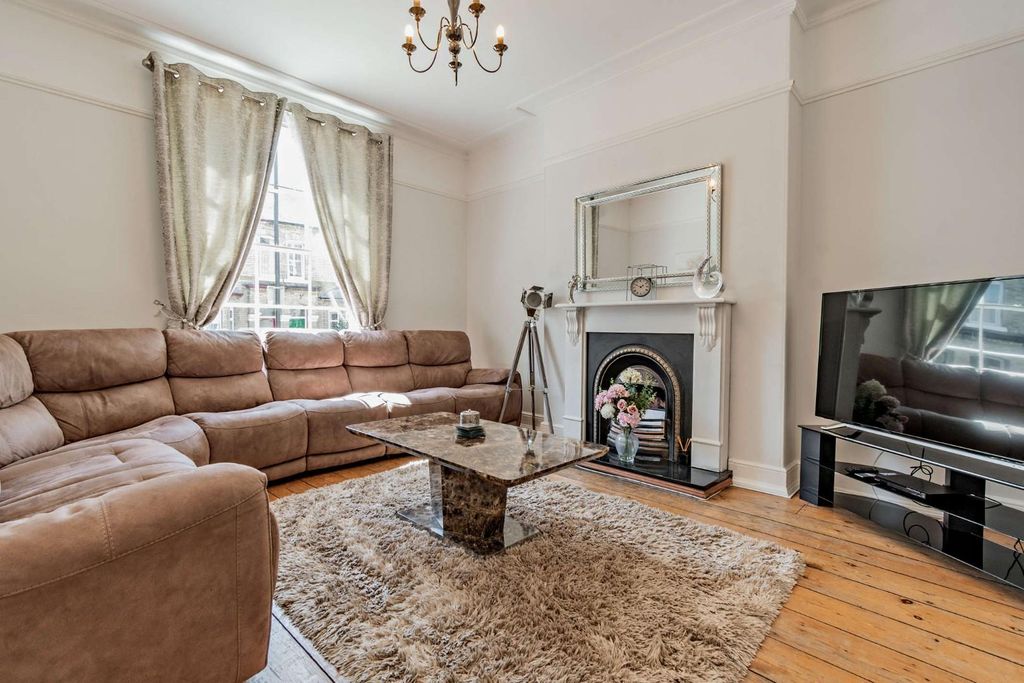 Property photo 2 of 15 8556849-Interior20-800.Jpg