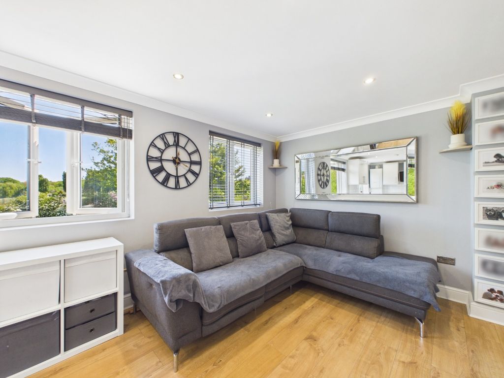 Property photo 2 of 14 5116712