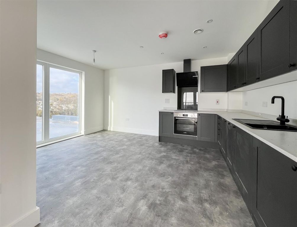 Property photo 3 of 14 Kitchen