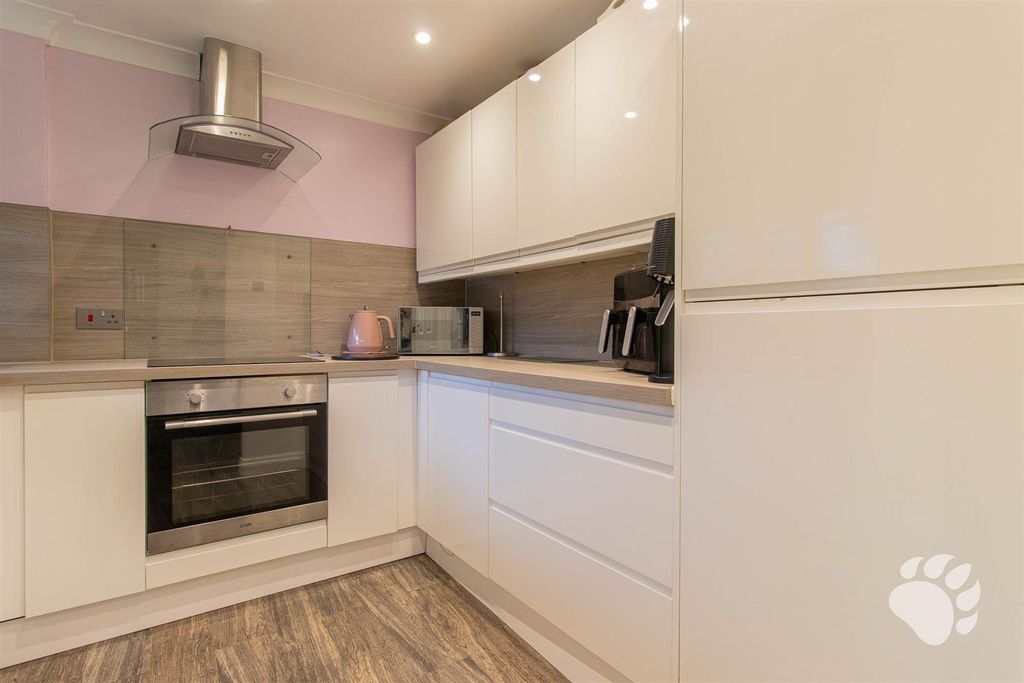 Property photo 2 of 16 Kitchen