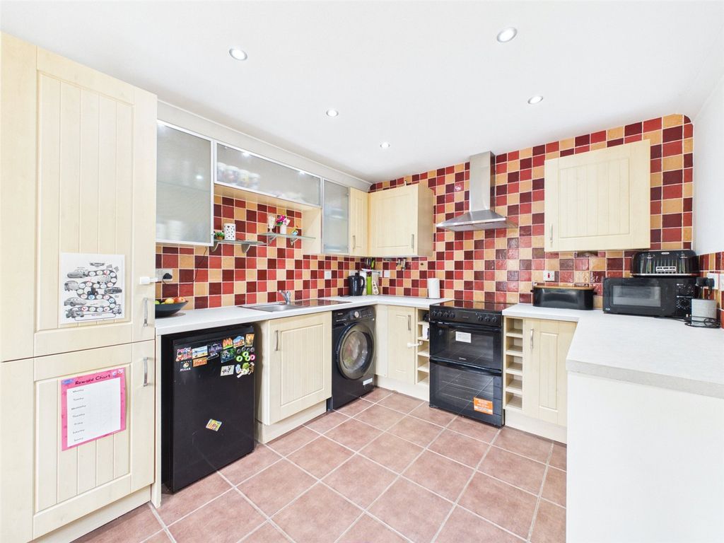 Property photo 2 of 14 Picture No. 16