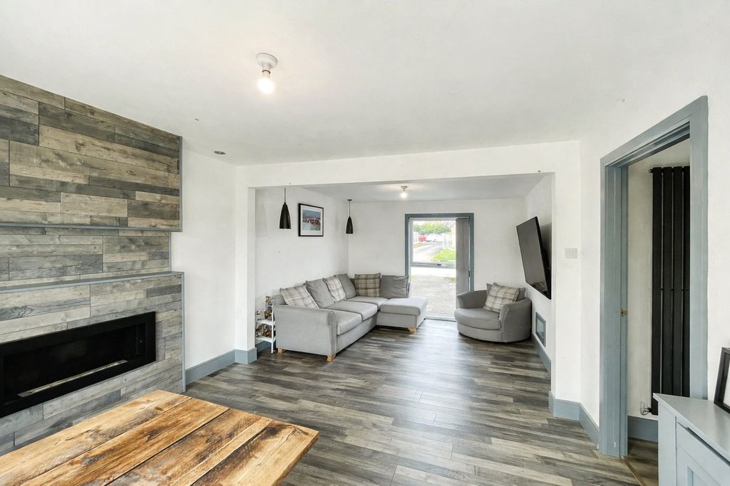 Property photo 3 of 23 Picture No. 27