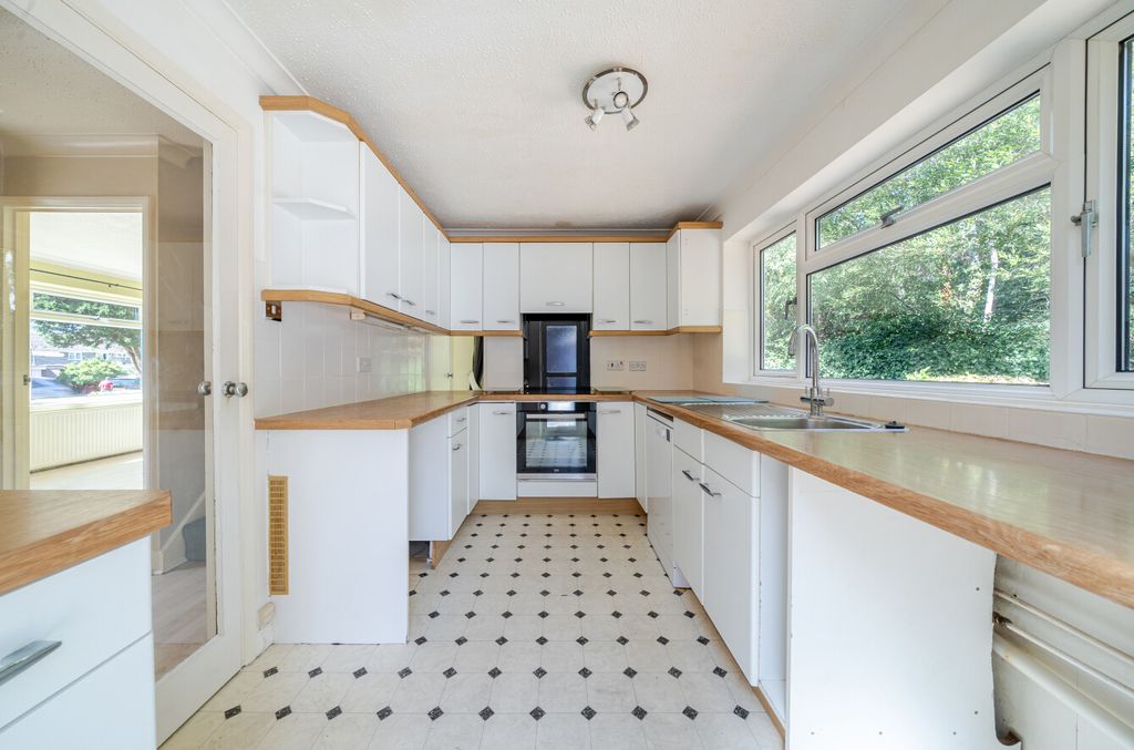 Property photo 3 of 21 Kitchen
