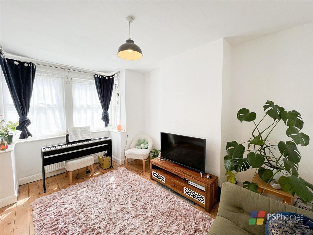 Property photo 2 of 9 Living Room.Jpg