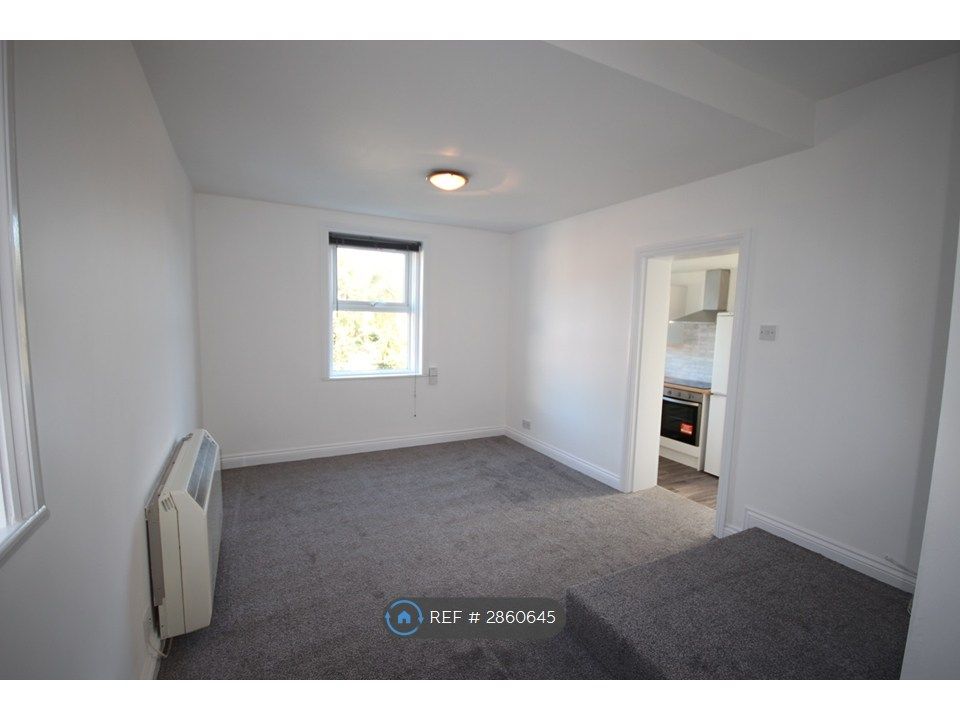 Property photo 3 of 8 Lounge