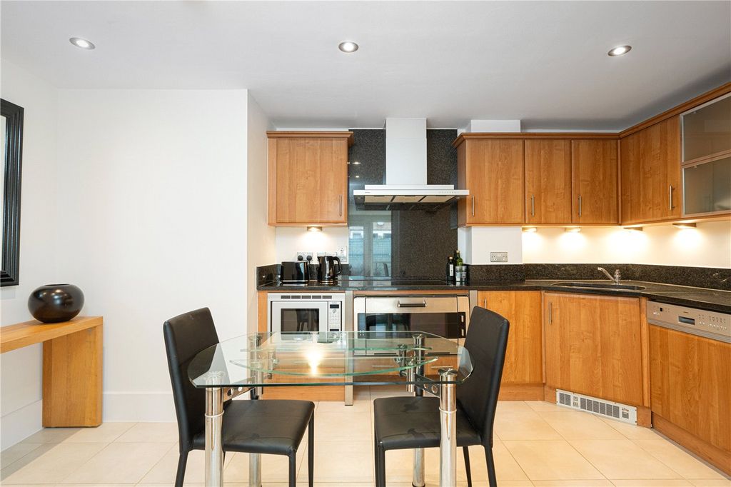 Property photo 3 of 9 Picture No. 06