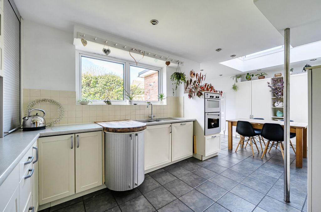 Property photo 3 of 15 1437301-20-69d503...