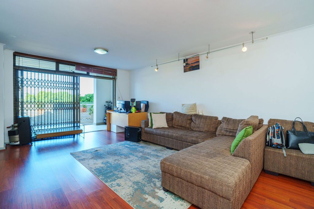 Property photo 3 of 20 Kw1734405