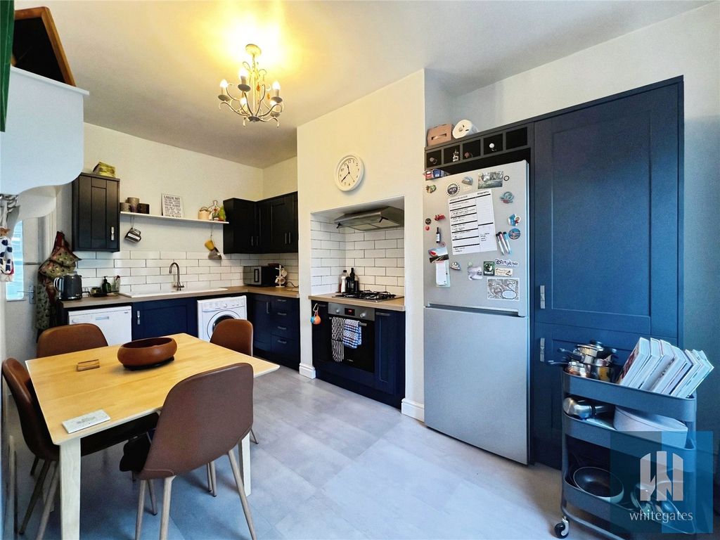 Property photo 2 of 18 Picture No. 10