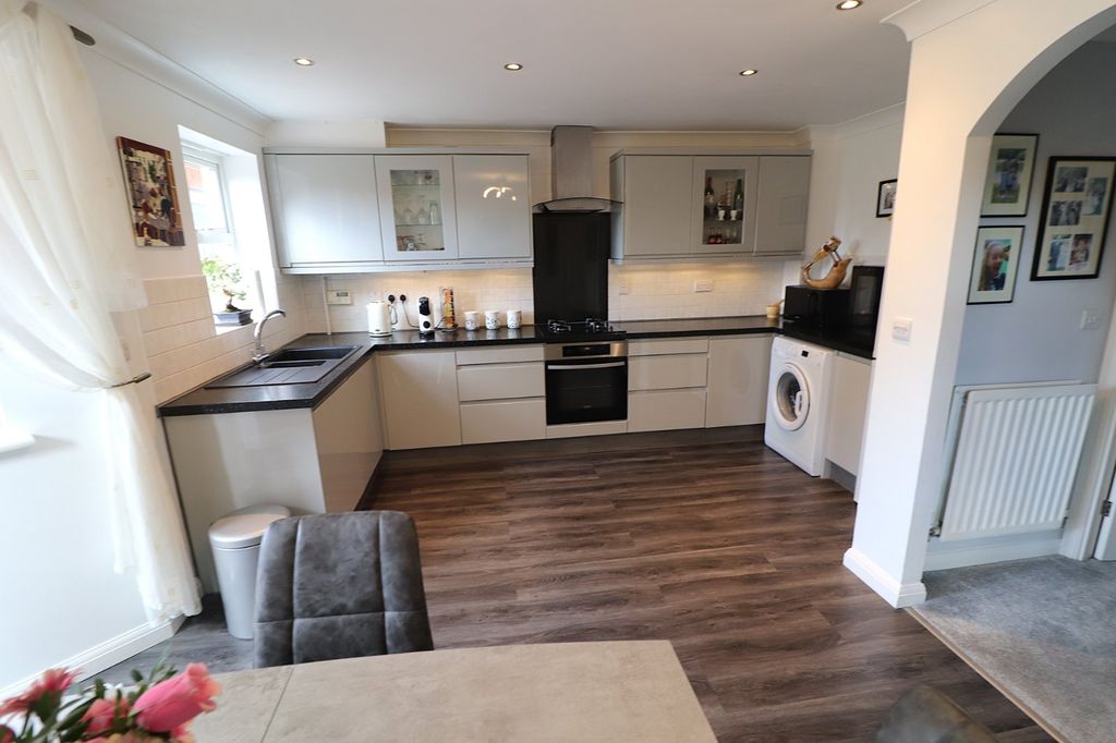 Property photo 3 of 17 Picture No. 13