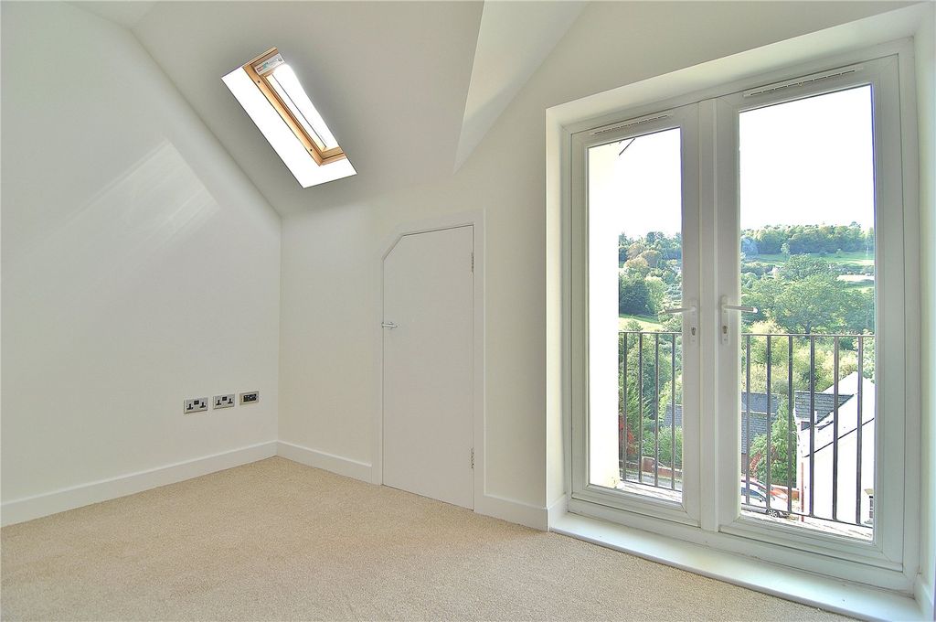 Property photo 2 of 14 Picture No. 12
