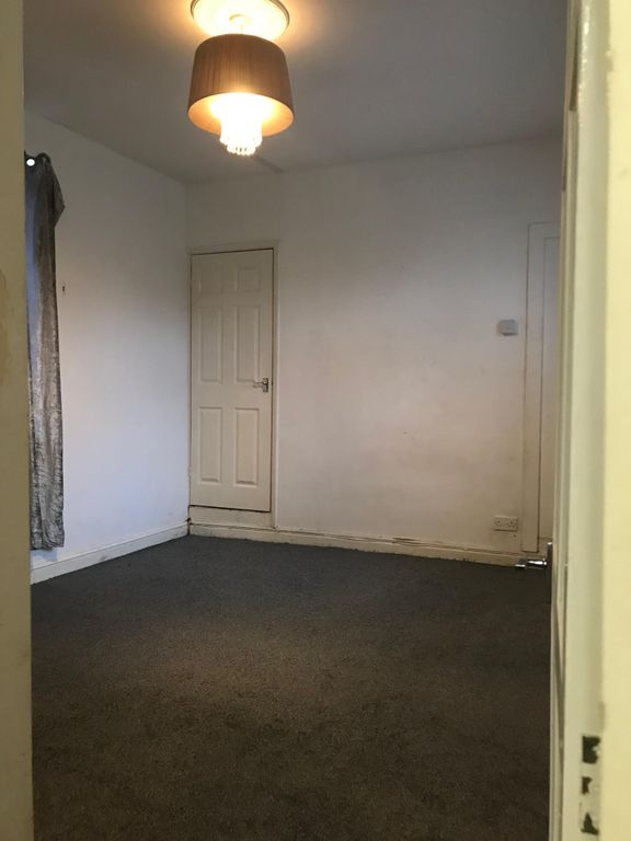 Property photo 1 of 5 Room