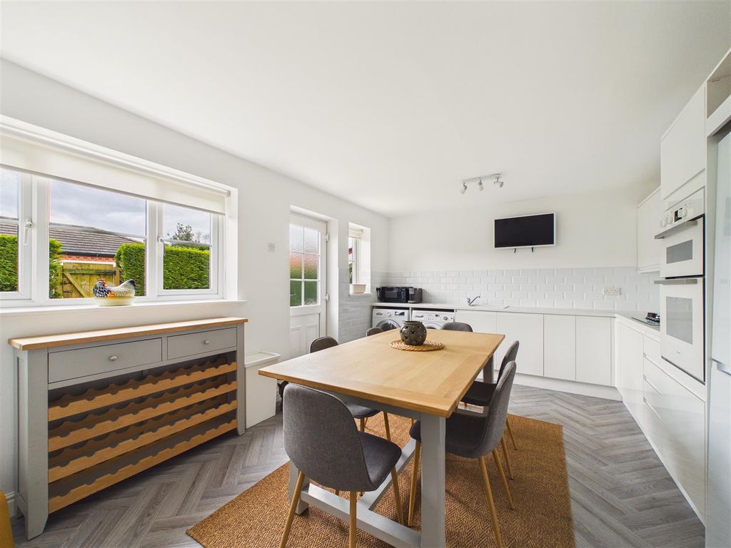 Property photo 2 of 13 Cam03303G0-Pr0331-Still001.Jpg