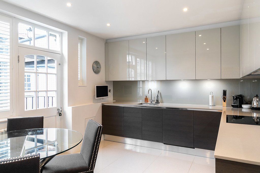 Property photo 3 of 8 Eat In Kitchen