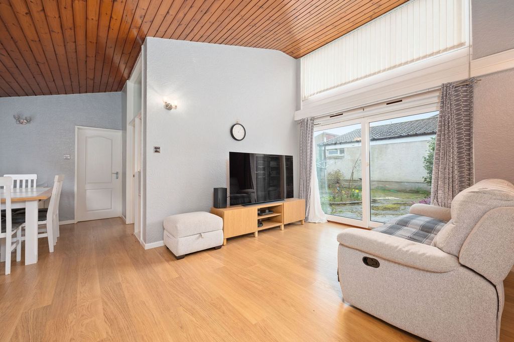 Property photo 2 of 25