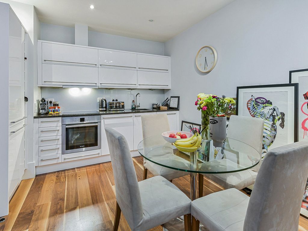 Property photo 2 of 13 Theobalds Road