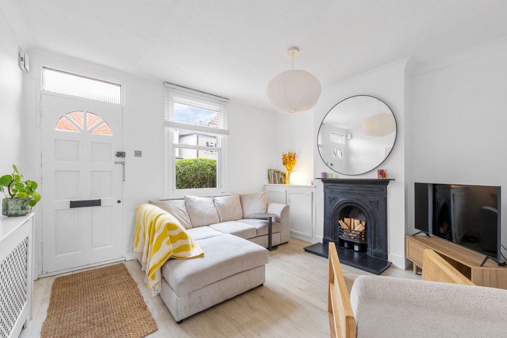 Property photo 2 of 23 Lounge