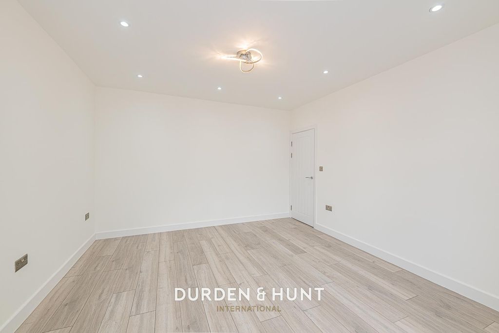 Property photo 3 of 26 Donington-15.Jpg