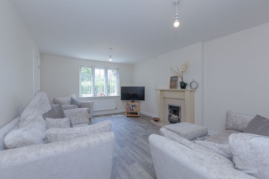 Property photo 3 of 33