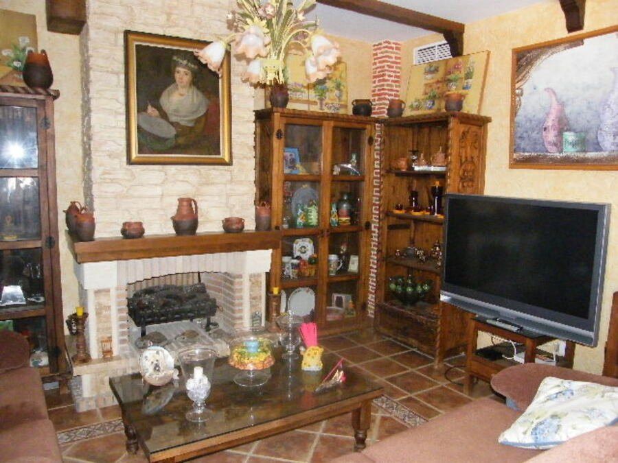 Property photo 2 of 50
