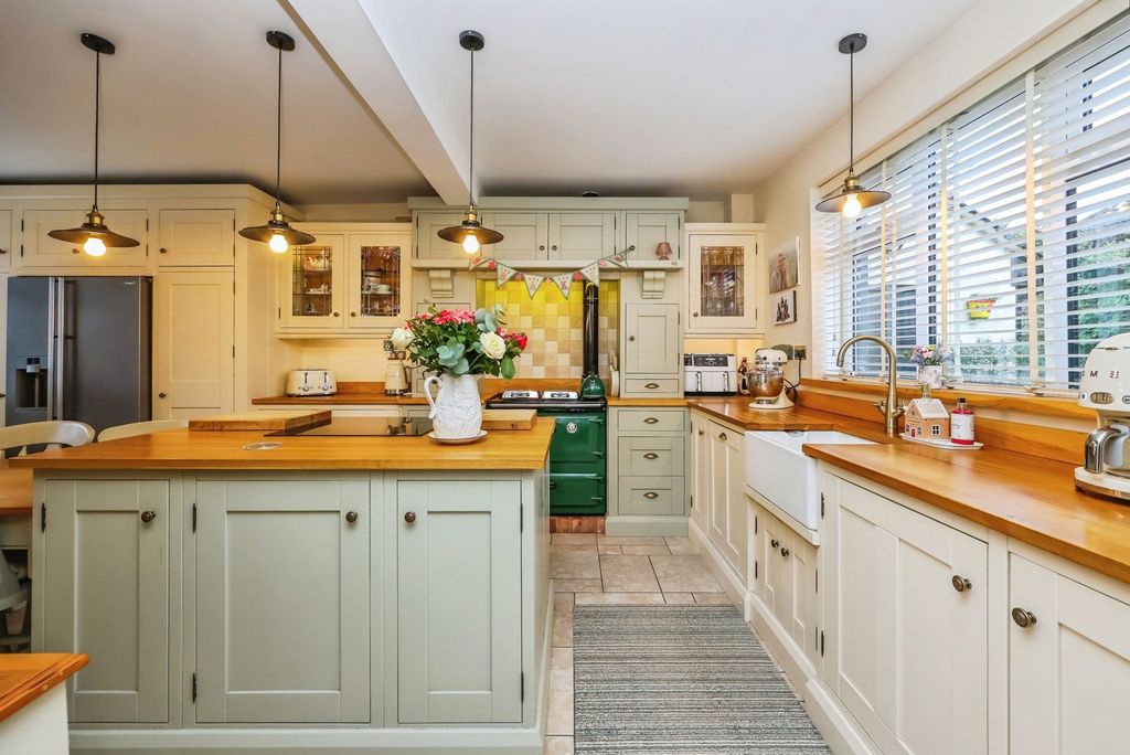 Property photo 3 of 24 Kitchen