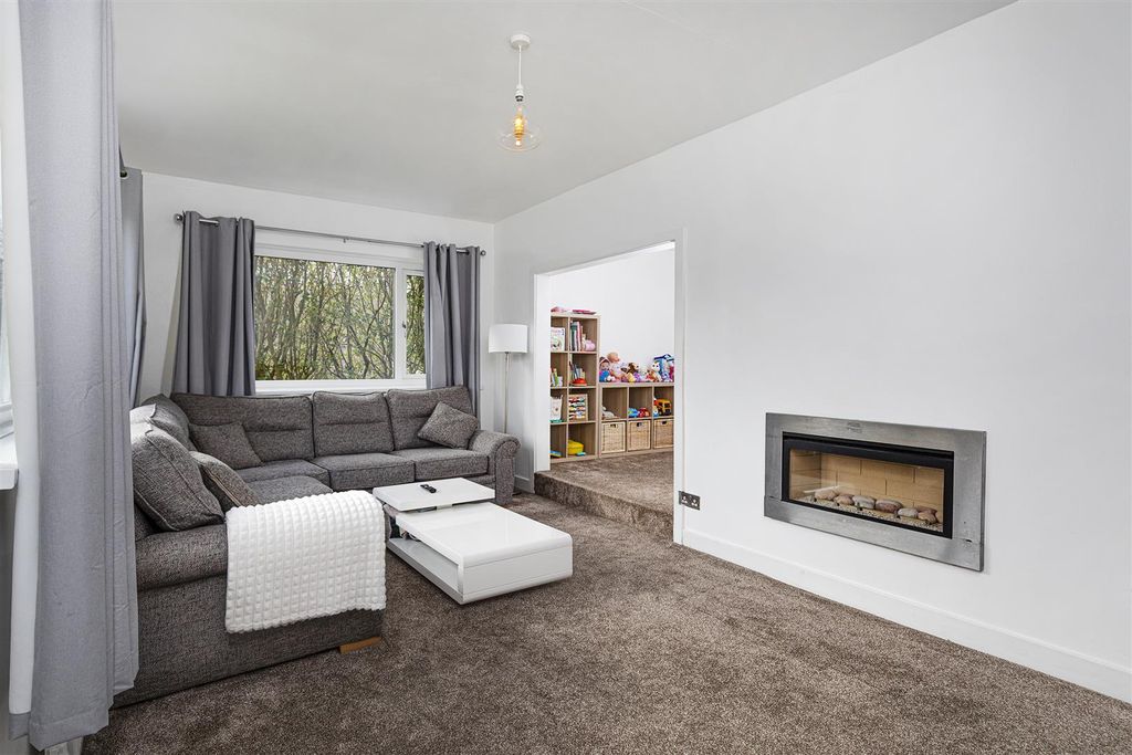 Property photo 3 of 47 Lounge