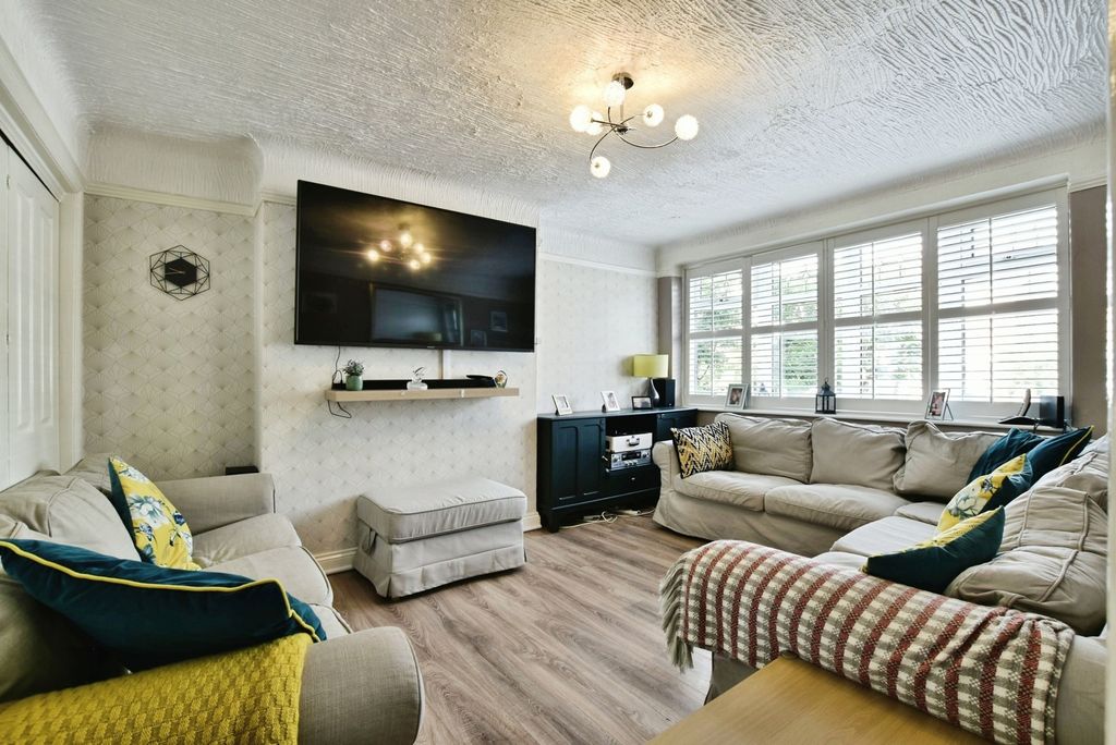 Property photo 2 of 16 Pbox-Img.Jpg