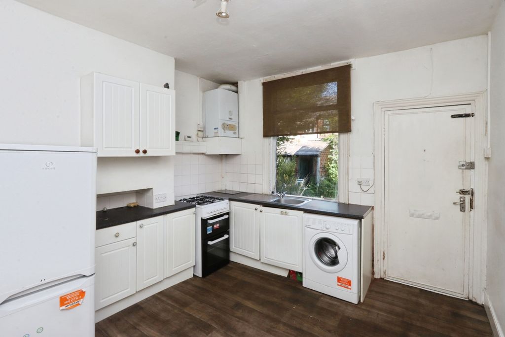 Property photo 3 of 16 Kitchen