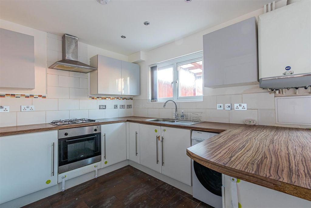 Property photo 3 of 14 Heol Layard 3 (4 Of 14).Jpg
