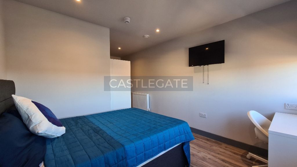Property photo 2 of 18 Room 94 Renaissance Works, 105 New Street, Huddersfield, HD1 2At