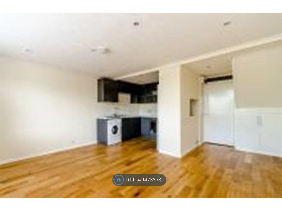Property photo 1 of 11 Kitchen/Lounge