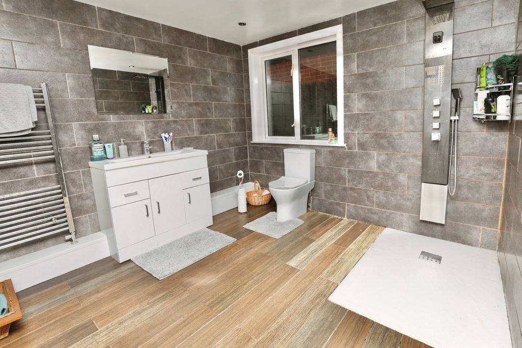 Property photo 3 of 27 130A8448