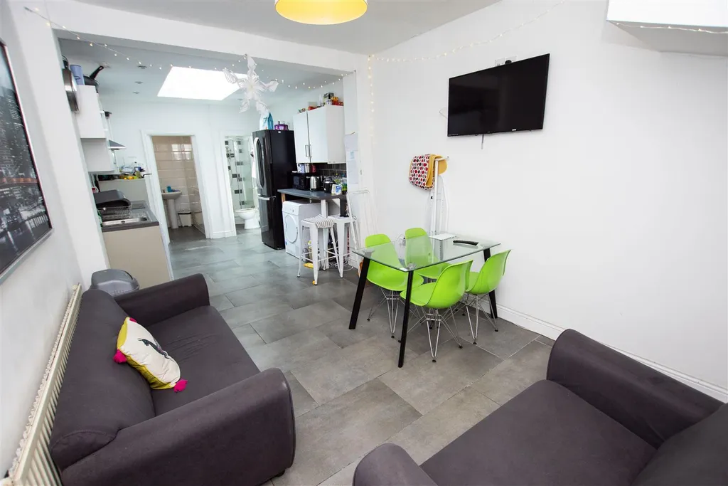 Apartment in Birmingham, Bournbrook - More